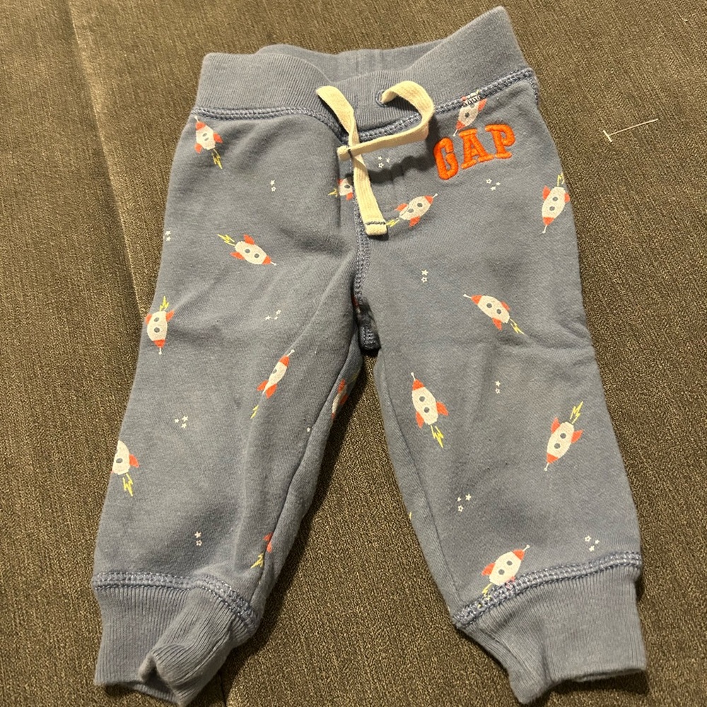 GAP rocket sweats